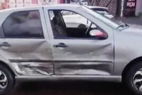 Condutor invade preferencial, causa grande prejuízo e foge no centro de Goioerê