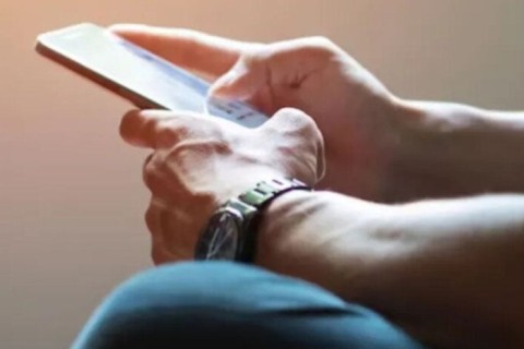 Mulher perde acesso ao celular após cair em golpe de falso prêmio em Ivaté