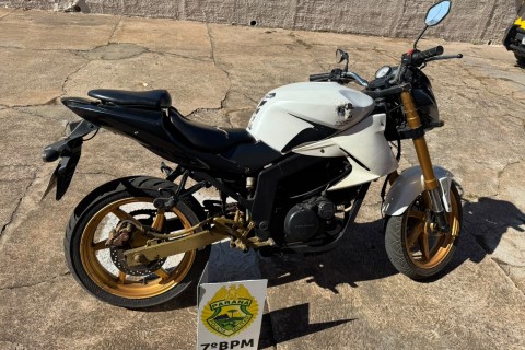 A POLÍCIA MILITAR REALIZA A APREENSÃO DE MOTOCICLETA IRREGULAR EM MOREIRA SALES