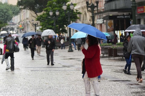 Frente fria traz chuva para o Paraná nessa semana, prevê Simepar
